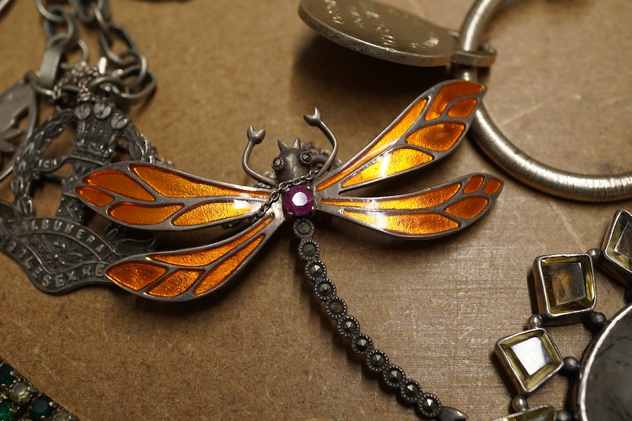 A group of mixed jewellery and objects of vertu, including a 925 and rutilated quartz set pendant, cufflinks, mother of pearl mounted eye glass, a gilt metal and agate pill box a 925 and enamel dragonfly brooch, a silver